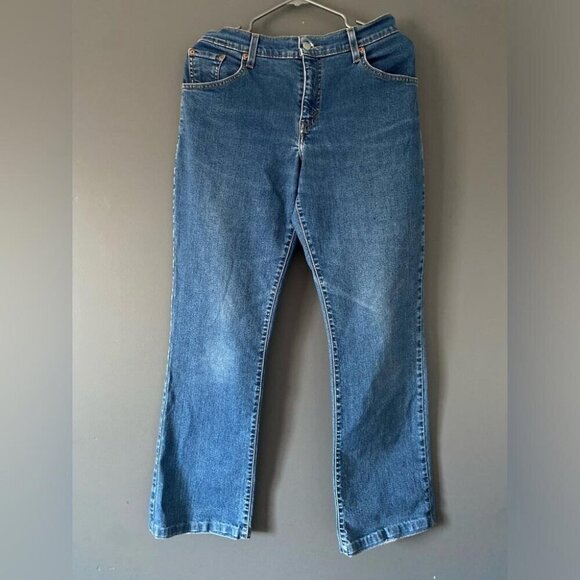 Levi’s Vintage Look Bootcut Jeans Mid-Rise Sz 8M Straight Classic - Picture 1 of 13